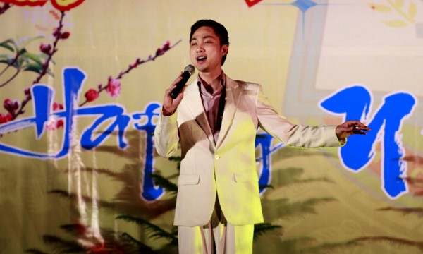 Chương trình còn có nhiều ca khúc nước ngoài như Chiều Matxcowva, Thời thanh niên sôi nổi (nhạc Nga),