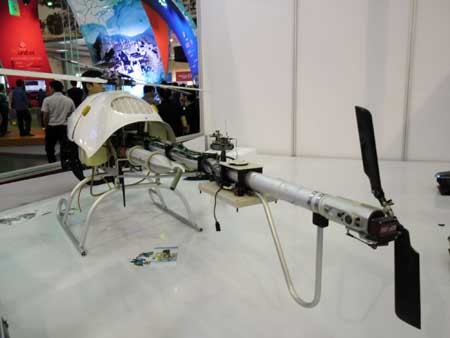 Nhìn từ đuôi UAV TITAN, bố trí 2 ống xả khói động cơ