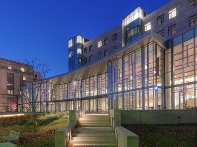 10. Trường quản lý MIT Sloan Tỷ lệ sinh viên có việc làm sau 3 tháng tốt nghiệp: 96% Mức lương khởi điểm bình quân: 118.000 USD
