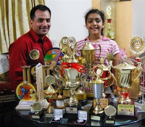Priyanshi Somani là thần đồng tính toán người Ấn Độ. Cô bé có khả năng tính nhẩm đặc biệt khi mới 6 tuổi và đến năm 11 tuổi, cô là thành viên trẻ nhất tham gia cuộc thi tính nhẩm của thế giới tổ chức năm 2010. Priyanshi đánh bại 36 đối thủ khác đến từ 16 quốc gia và giành giải quán quân với cách giải quyết căn bậc hai của 10 số có sáu chữ số trong khoảng thời gian kỷ lục là 6 phút 51 giây. Ấn tượng hơn, cô bé là thí sinh duy nhất trong lịch sử cuộc thi tính nhẩm chính xác 100% ở các tất các phần thi. Cô trở thành người giữ kỷ lục thế giới mới về tính nhẩm căn bậc hai vào tháng 1/2012 khi cô tính chính xác căn bậc 2 của 10 con số có sáu chữ số trong 2 phút 43 giây