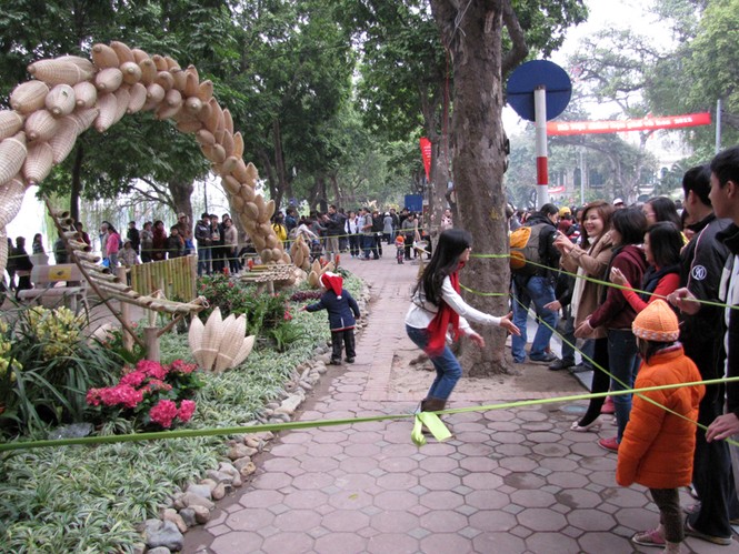Nhanh chóng chạy ra ngoài khi bị tuýt còi