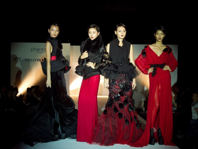 Các thí sinh VN's Next Top Model tự tin trên sàn diễn quốc tế
