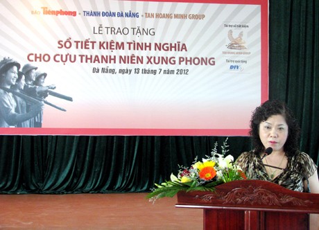 Bà Lê Thị Vinh, Phó Tổng GĐ Tân Hoàng Minh Group phát biểu tri ân các TNXP