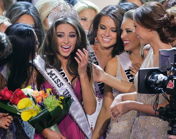 Olivia Culpo rạng rỡ trong niềm vui chiến thắng