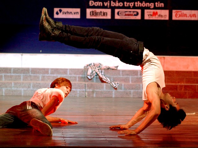 Nét dẻo dai, mạnh mẽ còn có trong những điệu nhảy hiphop