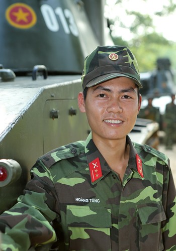 Trung úy Hoàng Tùng – một trong những sĩ quan trẻ cấp phân đội nhiều năm liền là cán bộ huấn luyện giỏi
