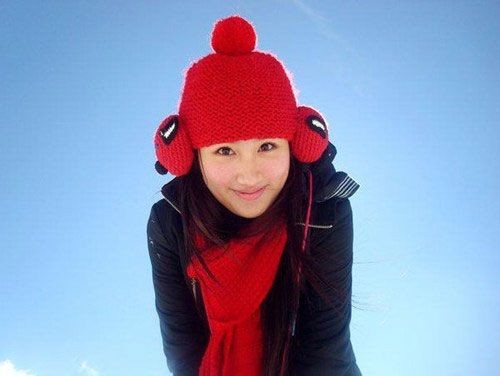 Trang Nhung thổ lộ: Năm 2005, tình cờ cô đọc được thông báo tuyển nữ phi công. Để chiều lòng mẹ, cô nộp hồ sơ thi vào đại học Bách khoa Hà Nội, một mặt bí mật nộp hồ sơ thi tuyển phi công. Cùng một lúc cô nhận được 2 kết quả vừa trúng tuyển vào khoa Công nghệ thông tin đại học Bách khoa, lại vừa trúng tuyển phi công. Cô quyết định bảo lưu kết quả đại học Bách khoa và theo học phi công