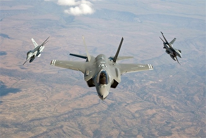 Máy bay chiến đấu tàng hình thế hệ thứ 5 F-35 Lightning II của Lockheed Martin