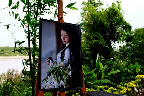 Trong không gian ngoài trời, chương trình đã trưng bày nhiều tác phẩm của các hội viên CLB Tia Chớp