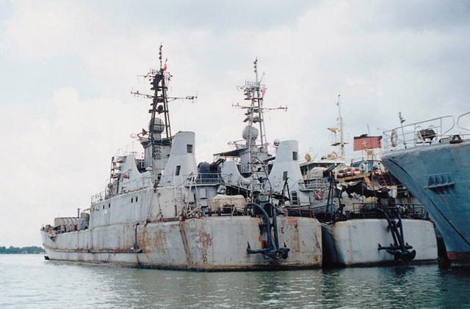 Ngoài các tàu LST-542, Hải quân Nhân dân Việt Nam còn có trong trang bị vài tàu đổ bộ lớp Polnocny B (project 771)