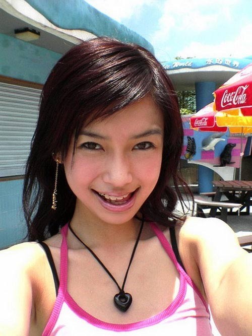Angela Baby những ngày đầu chập chững bước vào làng người mẫu teen. Dù với ánh mắt to tròn, nét mặt ngây thơ nhưng vẫn chưa đủ để giúp cô gây ấn tượng, và vượt trội hơn so với đồng nghiệp đồng trang lứa