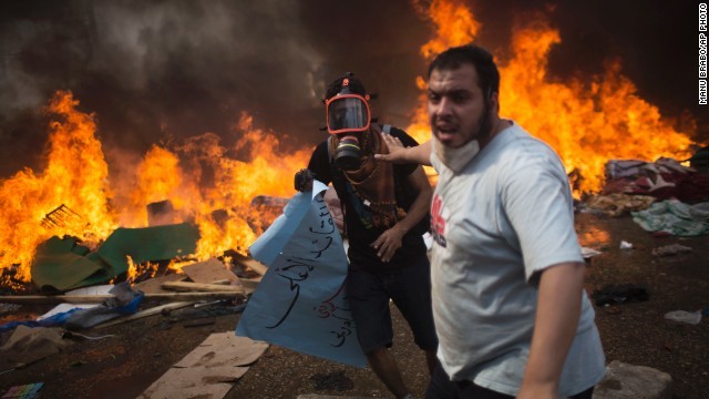 Quân đội Ai Cập dùng súng hơi cay đàn áp người ủng hộ cựu tổng thống Morsi