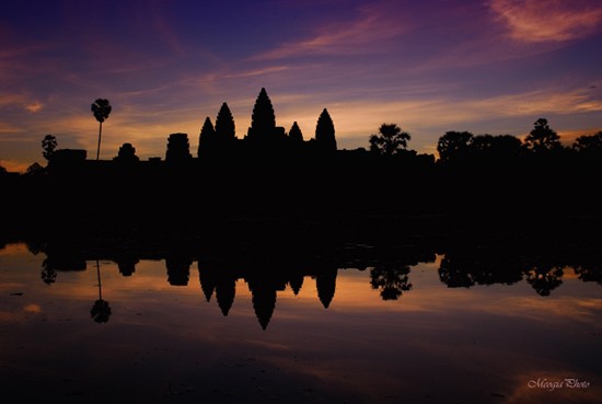 Vẻ đẹp huyền bí của khu đền Angkor Wat trong ánh bình minh