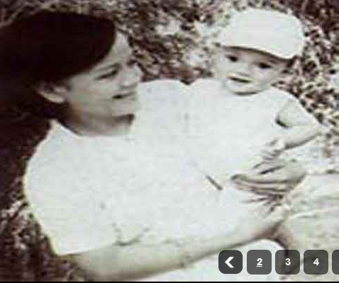 Đàm Vĩnh Hưng chia sẻ, anh sinh ra trong một gia đình khá giả, thuở bé sống cùng cha mẹ và em gái. Trong ảnh là Mr Đàm thuở nhỏ trong vòng tay của mẹ. Ông hoàng nhạc Việt ngày còn