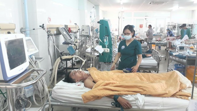 Người đàn ông tử vong sau nhiều ngày hôn mê do uống rượu ngâm - ảnh 1