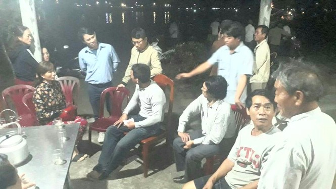 Cháy tàu đánh cá trên biển, 12 ngư dân được cứu thoát - ảnh 1
