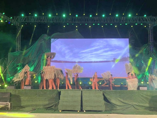 Chương trình nghệ thuật Khát vọng thống nhất tại Đôi bờ Hiền Lương-Bến Hải - ảnh 3