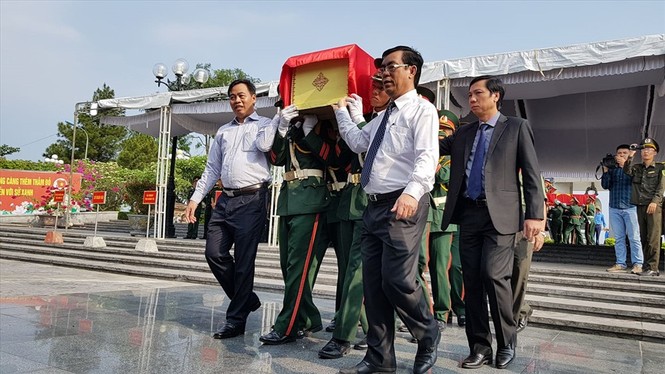 Truy điệu và an táng hài cốt liệt sĩ quân tình nguyện - ảnh 1