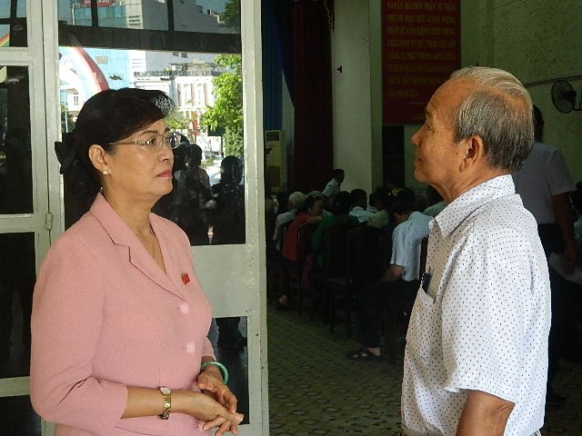 Cử tri TPHCM: Nhiều cán bộ ra mộ chị Võ Thị Sáu cầu chức quyền - ảnh 3