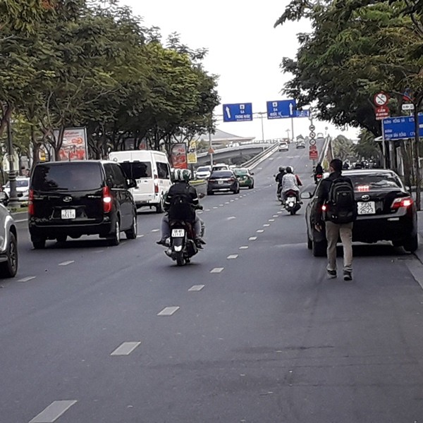 Sân bay Tân Sơn Nhất thông thoáng sáng 29 Tết - ảnh 4