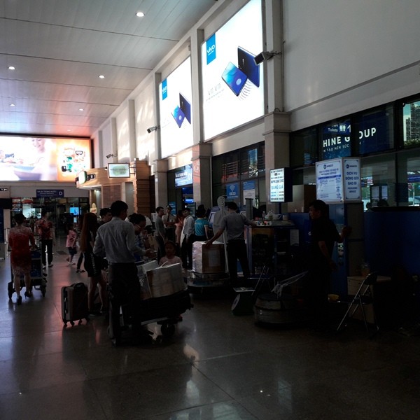 Sân bay Tân Sơn Nhất thông thoáng sáng 29 Tết - ảnh 12