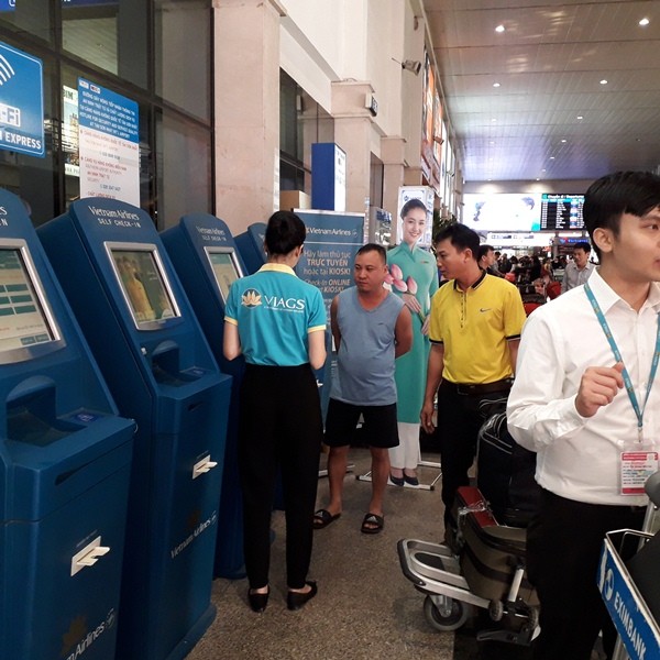 Sân bay Tân Sơn Nhất thông thoáng sáng 29 Tết - ảnh 15