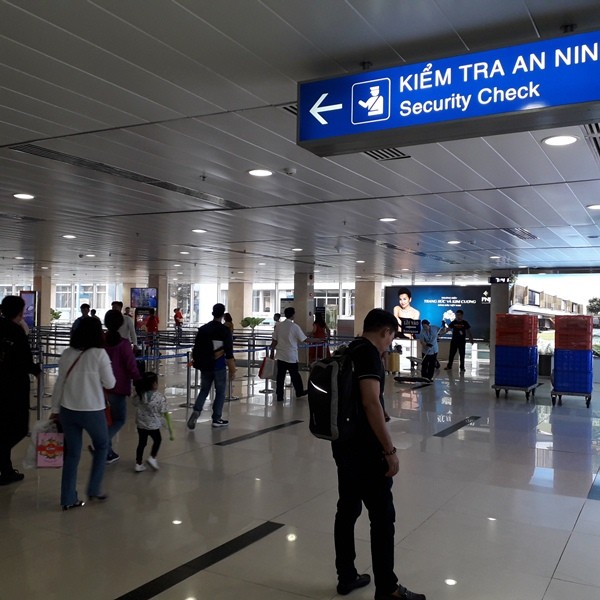 Sân bay Tân Sơn Nhất thông thoáng sáng 29 Tết - ảnh 17