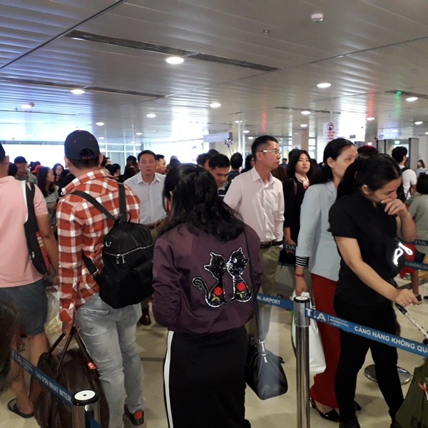 Sân bay Tân Sơn Nhất thông thoáng sáng 29 Tết - ảnh 20