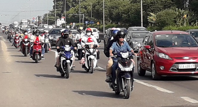 Mùng 4 Tết: Du khách đổ về Vũng Tàu, cao tốc, quốc lộ 51 đông nghẹt - ảnh 3