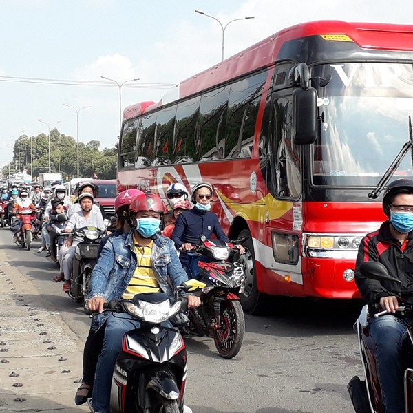 Mùng 4 Tết: Du khách đổ về Vũng Tàu, cao tốc, quốc lộ 51 đông nghẹt - ảnh 6