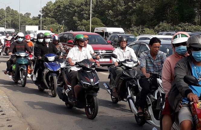 Mùng 4 Tết: Du khách đổ về Vũng Tàu, cao tốc, quốc lộ 51 đông nghẹt - ảnh 7