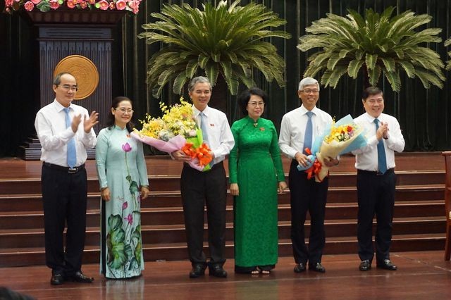 Thủ tướng phê chuẩn kết quả bầu hai phó chủ tịch UBND TPHCM - ảnh 2