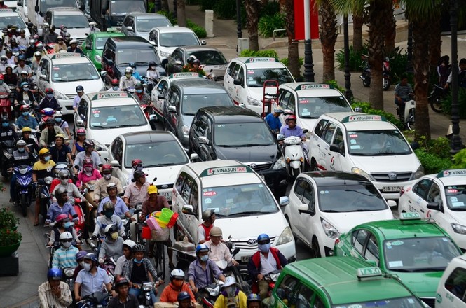 Giám đốc Sở GTVT TPHCM nói về đề xuất thu phí ô tô vào trung tâm - ảnh 2