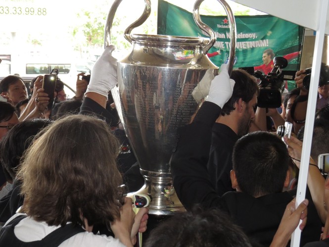 Van Nistelrooy đã đến Sài Gòn cùng Cup Champions League - ảnh 5