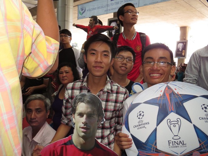 Van Nistelrooy đã đến Sài Gòn cùng Cup Champions League - ảnh 2