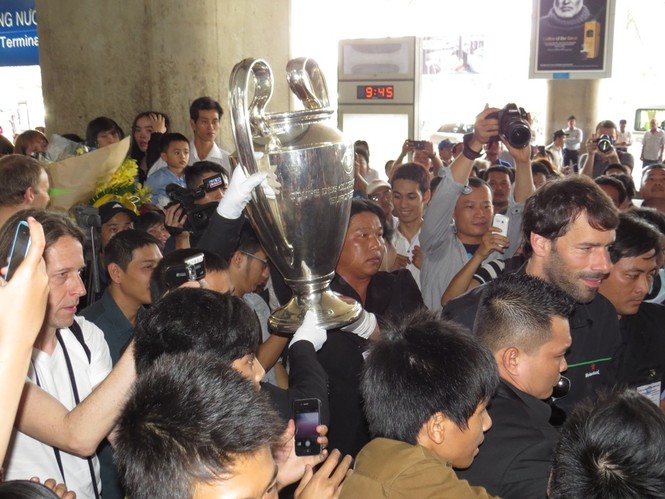 Van Nistelrooy đã đến Sài Gòn cùng Cup Champions League - ảnh 4