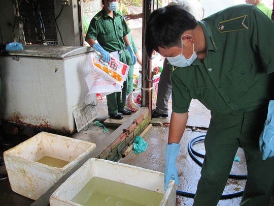 Phát hiện lò tẩy trắng chân trâu bò thối làm đồ nhậu - ảnh 3