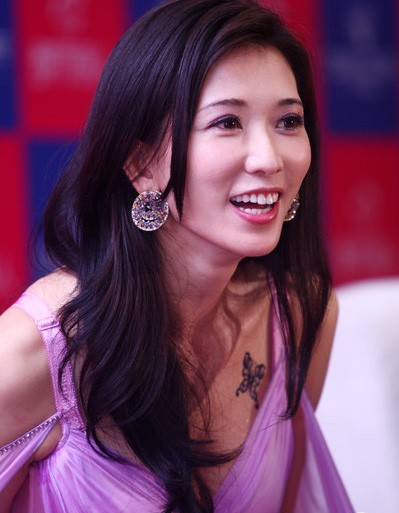Lâm Chí Linh khoe trọn bộ ngực căng tròn - ảnh 3