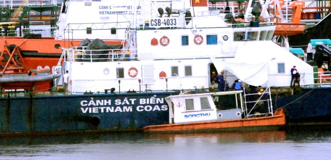 Khẩn trương sửa 2 tàu Việt Nam bị Trung Quốc đâm - ảnh 1