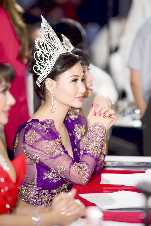 Hoa hậu quý bà Sonya Sương Đặng, Thúy Hạnh lộng lẫy trên ghế giám khảo - ảnh 5