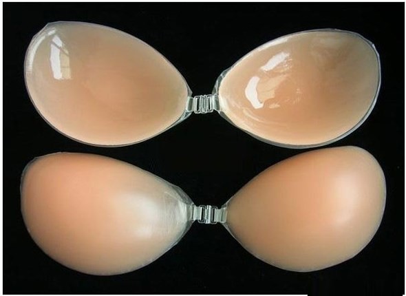 Viêm nhiễm, chảy dịch vì miếng dán nâng ngực silicon - ảnh 1