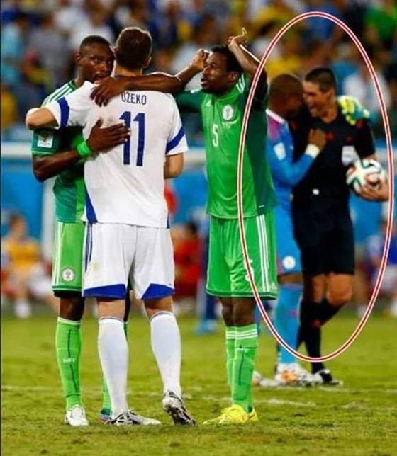 Trọng tài thổi trận Nigeria thắng Bosnia bị dọa giết - ảnh 1