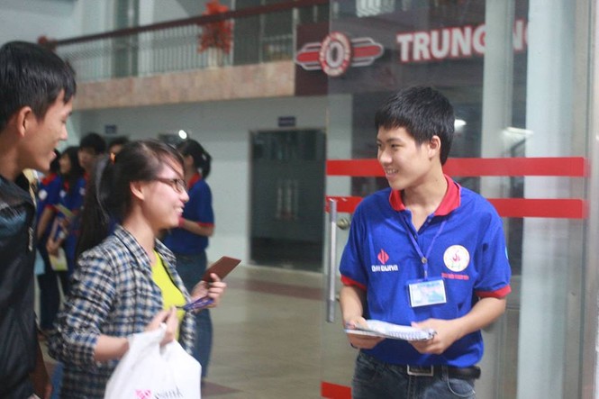 Ga Sài Gòn rực màu áo xanh tình nguyện - ảnh 1