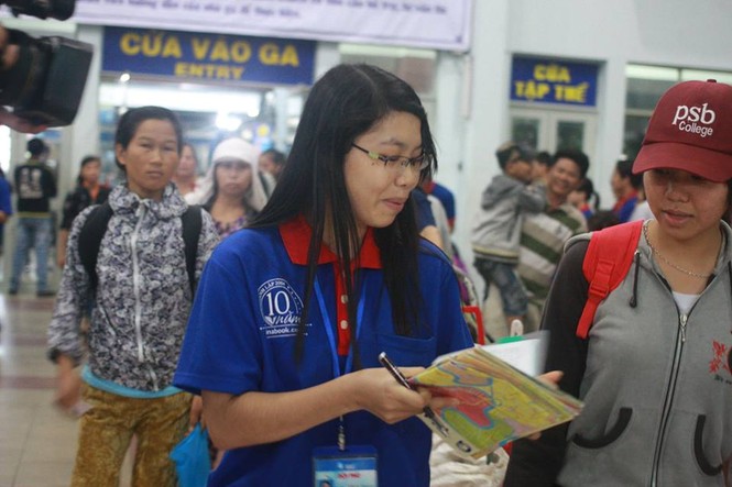 Ga Sài Gòn rực màu áo xanh tình nguyện - ảnh 3
