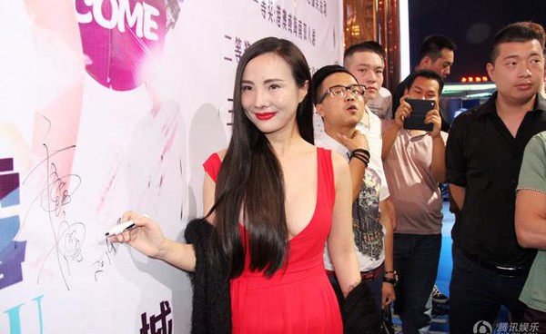 Can Lộ Lộ khoe ngực, hát cực sung ở bar - ảnh 5