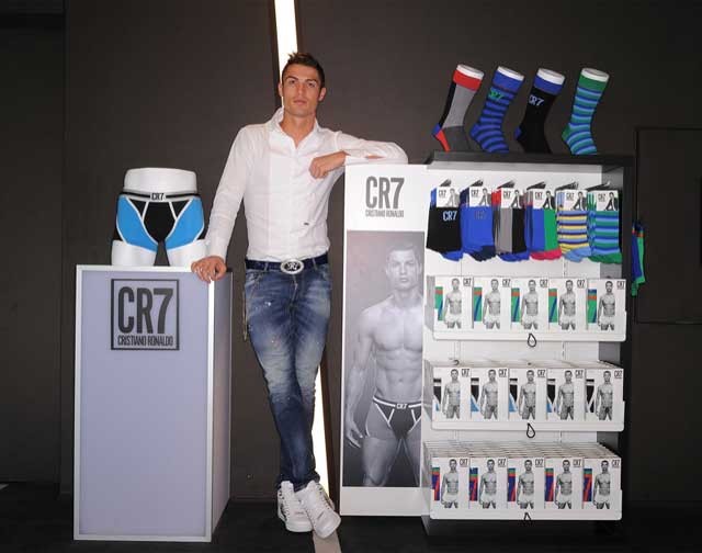 Nhãn hiệu 'CR7' của Ronaldo bị kiện - ảnh 1