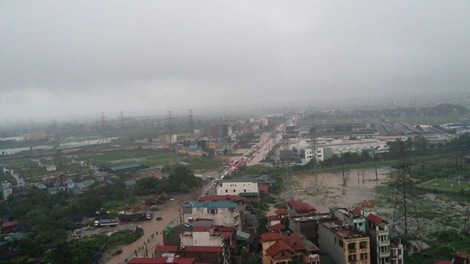 Hà Nội lại tê liệt vì mưa - ảnh 12