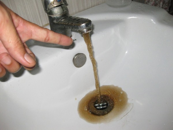 Hàng triệu dân đô thị uống mầm bệnh mỗi ngày - ảnh 1