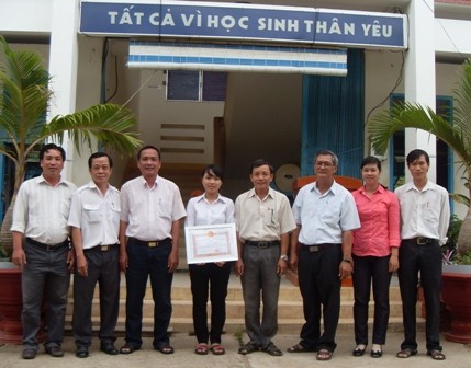Bí Thư đoàn chuyên lo đồng phục, sách vở… cho học sinh nghèo - ảnh 2