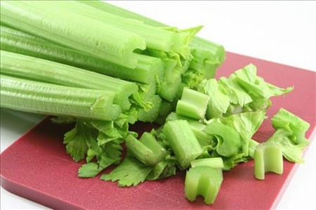 Những cách giúp bụng bớt nặng nề sau khi ăn - ảnh 1